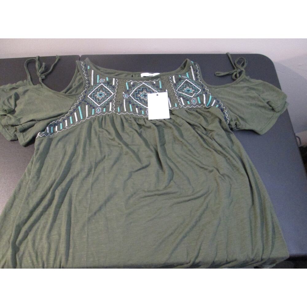 NWT Ladies 2x green fancy top by made 14th Place